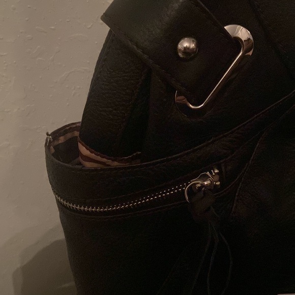 Etienne aligned purse zippered compartments on each side and back of purse - Picture 4 of 8